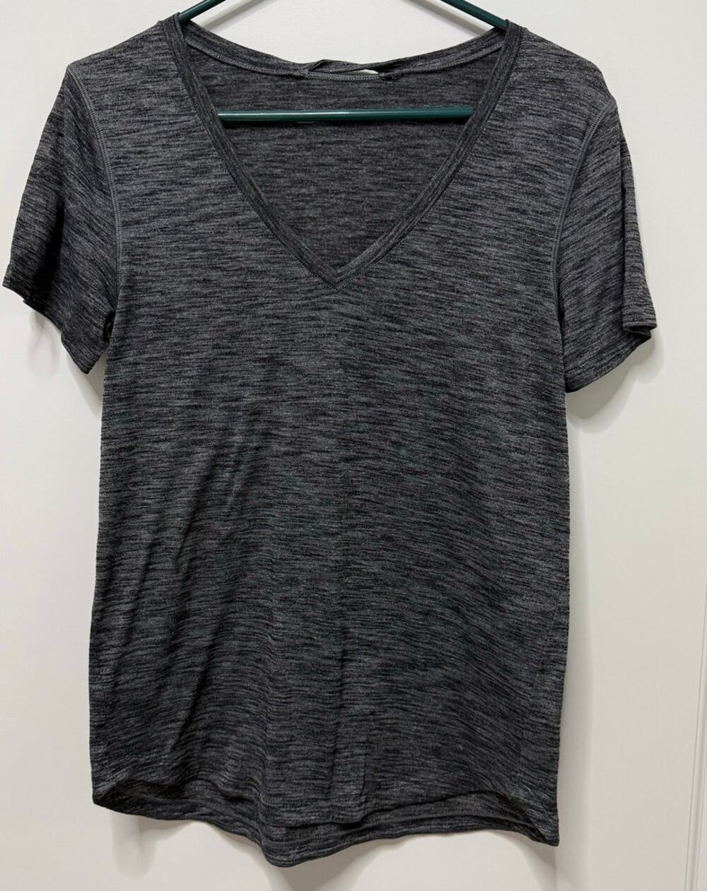 Lululemon Meant to Move Tee Heathered black grey ptp 18-19 short shirt V-neck